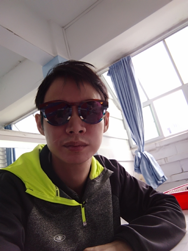 五华移民男的第一张照片--无锡相亲服务中心