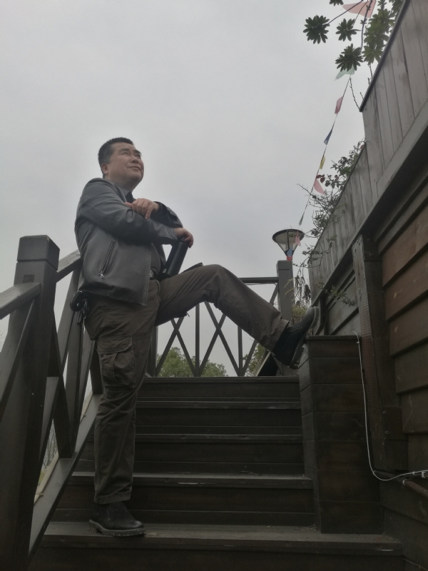 孤单背影的第一张照片--无锡相亲服务中心