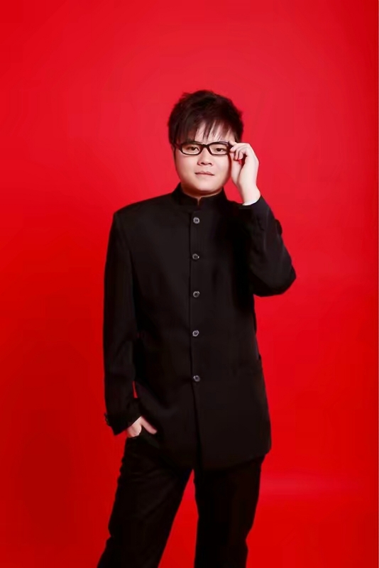 站在远处看童年的第一张照片--无锡相亲服务中心
