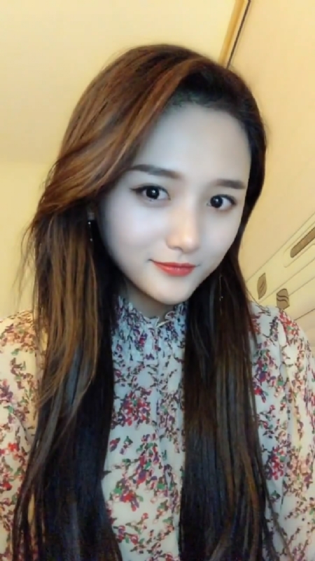 淡然一笑的第一张照片--无锡相亲服务中心