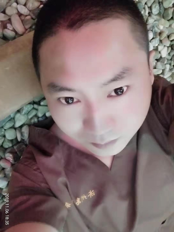 红枫叶的第一张照片--无锡相亲服务中心
