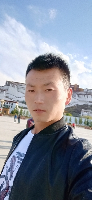 阳光下的小草的第二张照片--无锡相亲服务中心