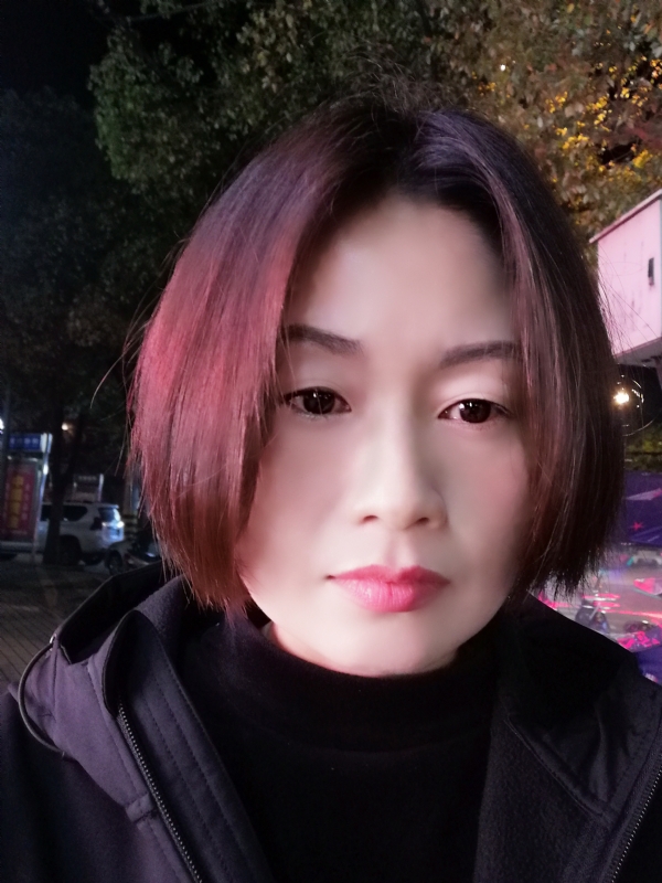 风中百合的第一张照片--无锡相亲服务中心