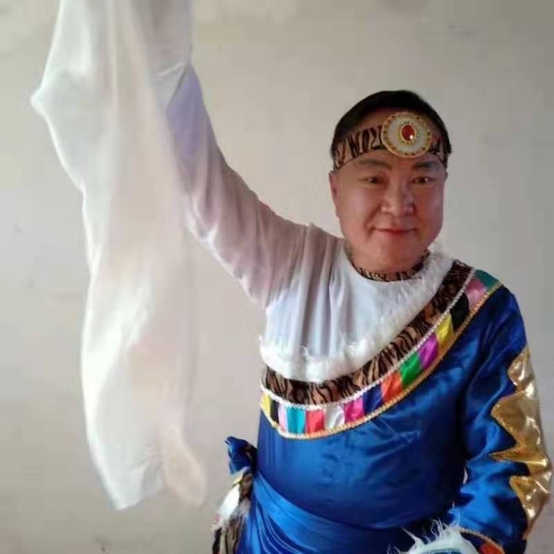 走在冷风中的第一张照片--无锡相亲服务中心