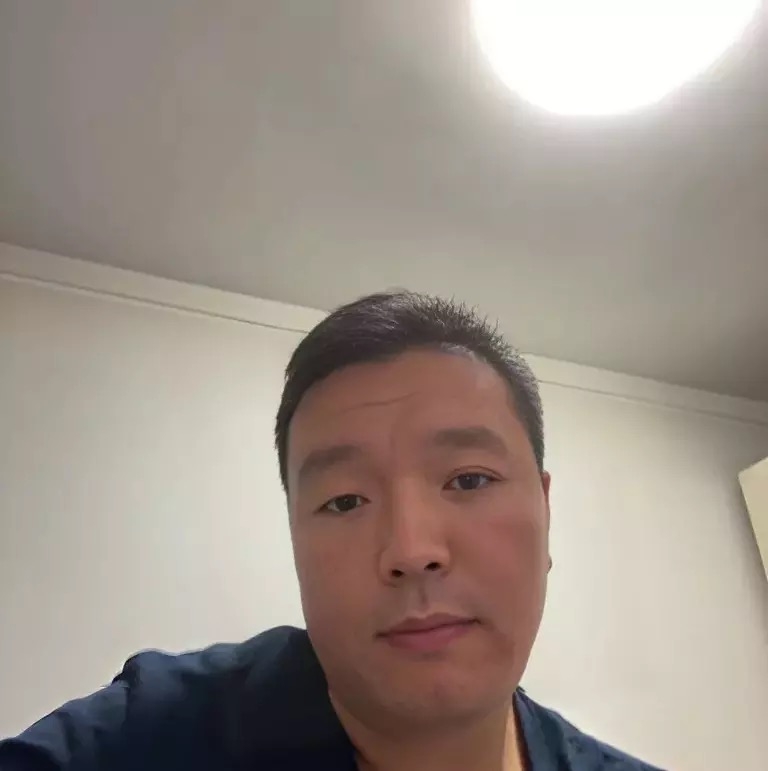 穿唐装的松鼠的第一张照片--无锡相亲服务中心