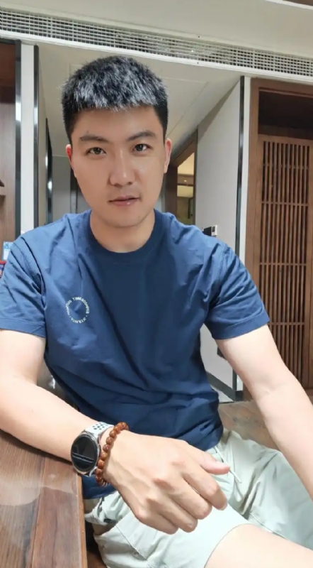 大鹏展翅的第一张照片--无锡相亲服务中心