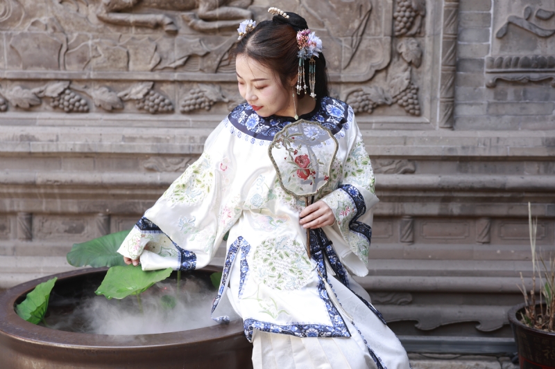 认真的雪的第一张照片--无锡相亲服务中心